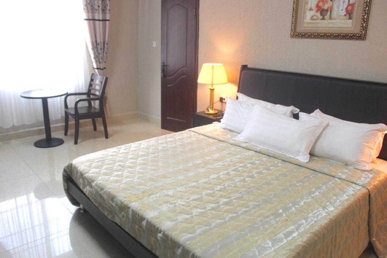 Corina Hotel Monrovia Bagian luar foto