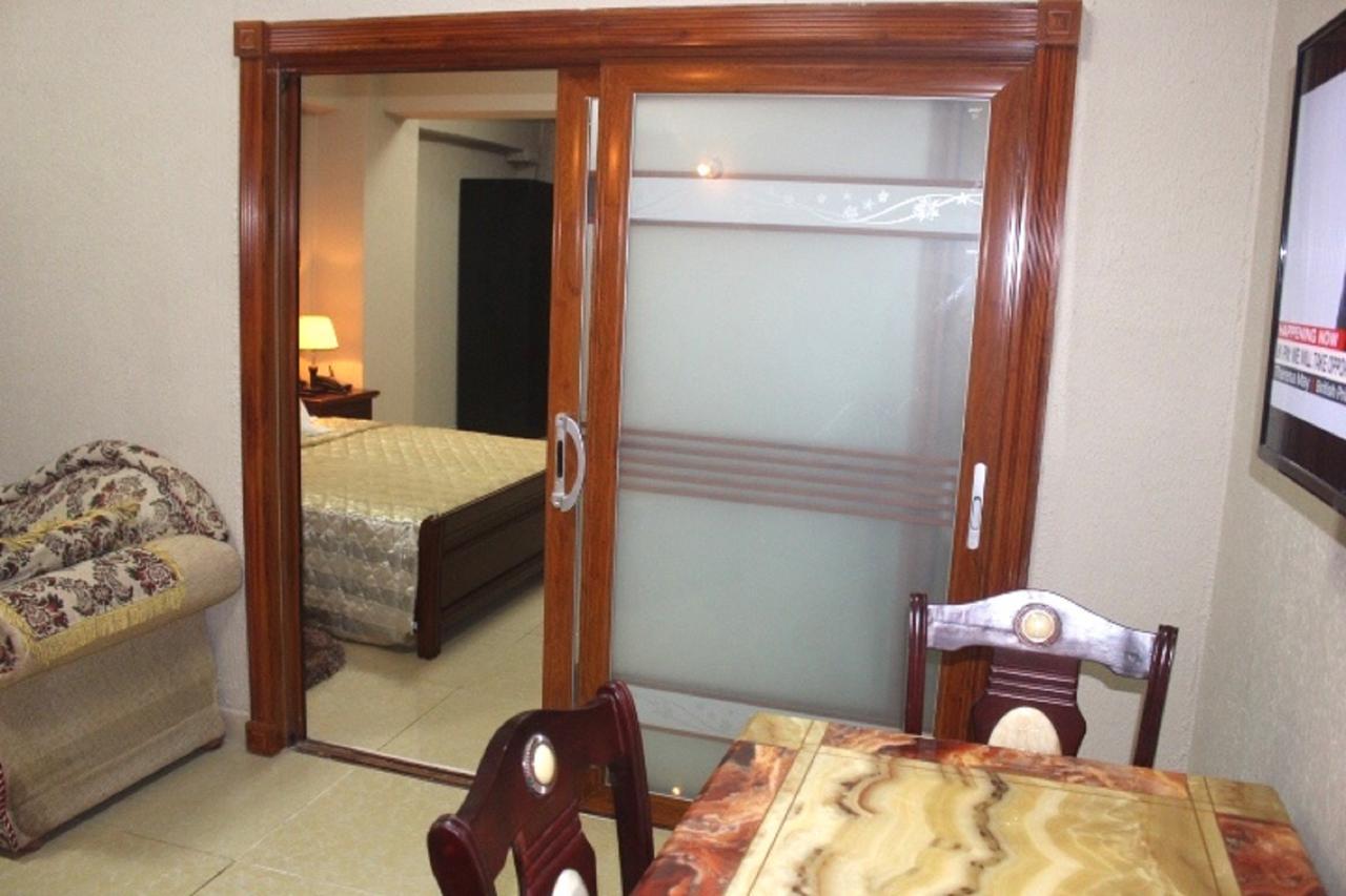 Corina Hotel Monrovia Bagian luar foto