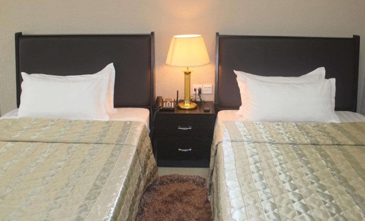 Corina Hotel Monrovia Bagian luar foto