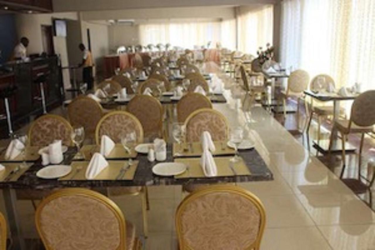 Corina Hotel Monrovia Bagian luar foto