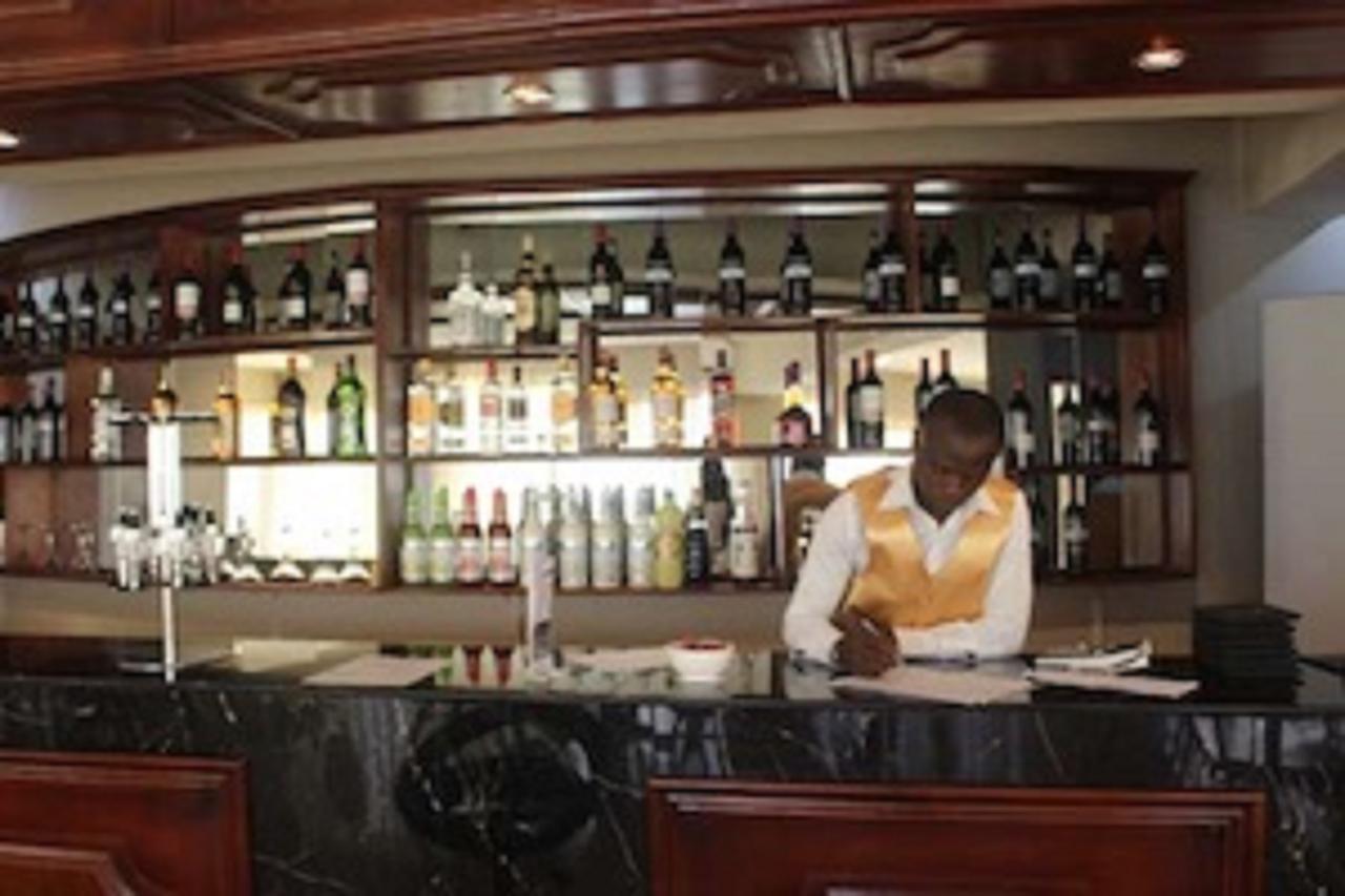 Corina Hotel Monrovia Bagian luar foto
