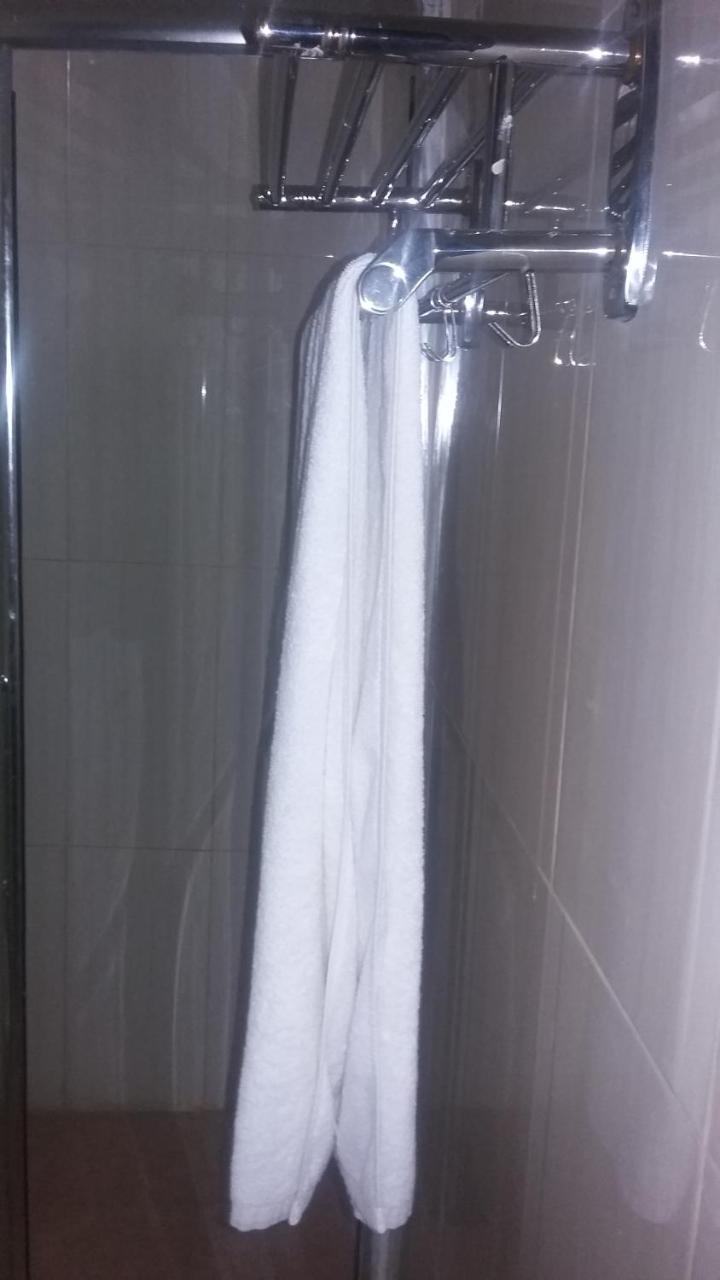 Corina Hotel Monrovia Bagian luar foto