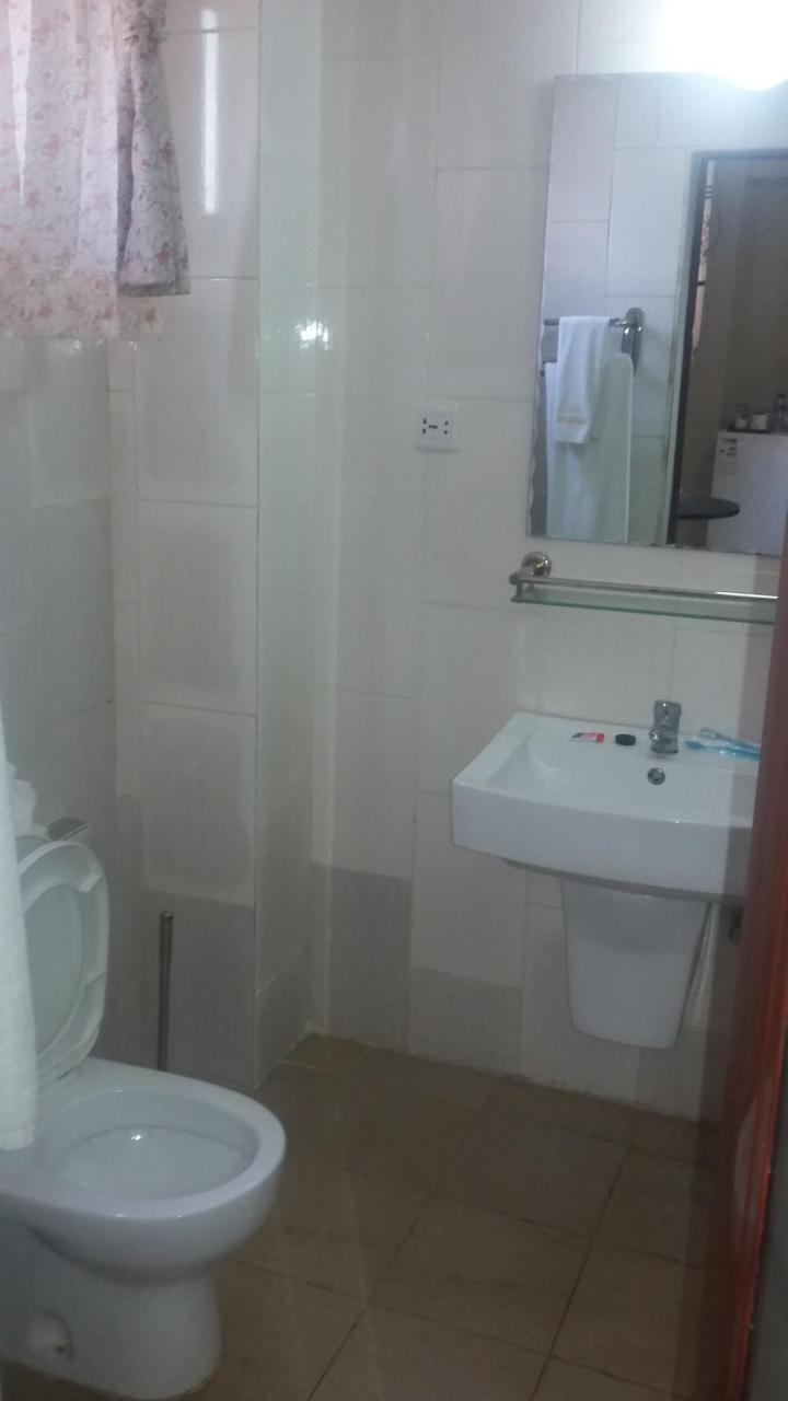 Corina Hotel Monrovia Bagian luar foto